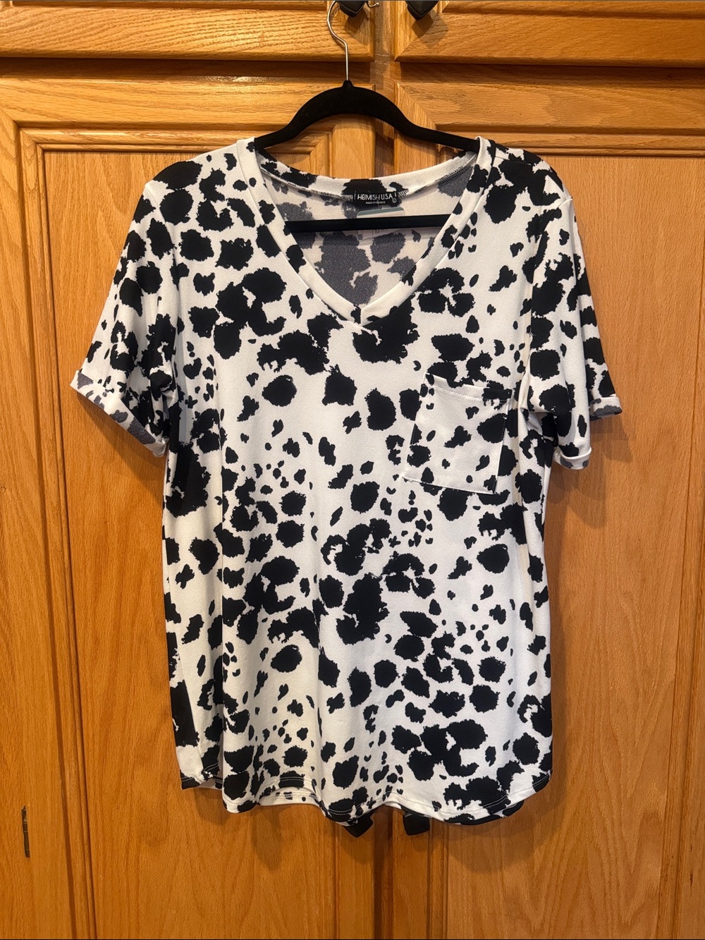Black and White V-Neck Pocket Tee - Spot Print